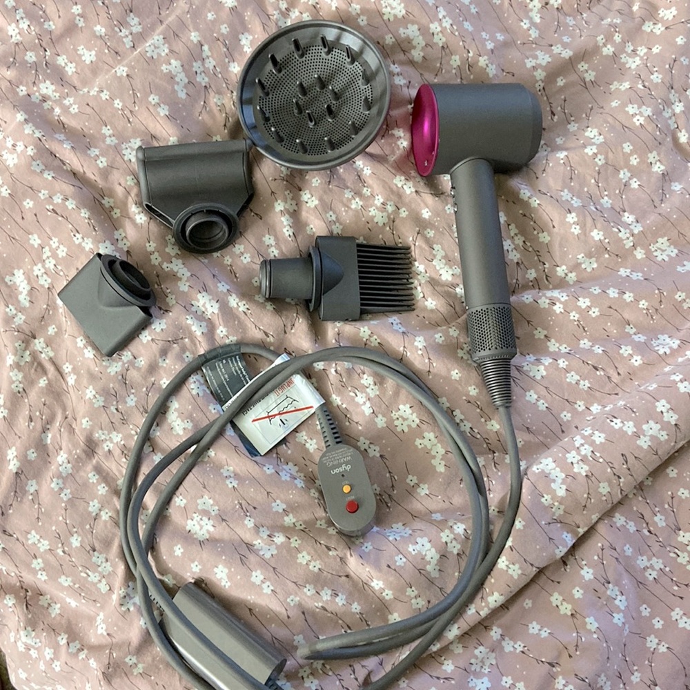 Gently used DYSON hairdryer ✨